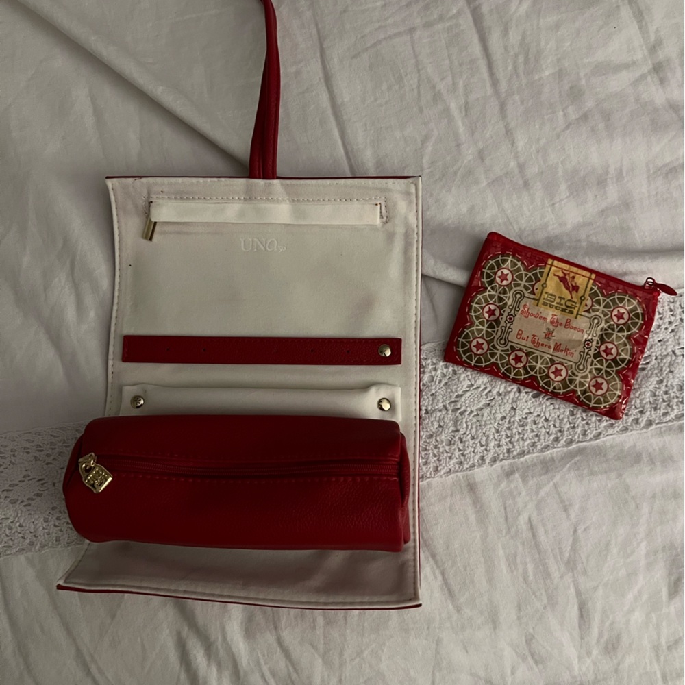 Uno de 50 jewelry holder and cute coin purse.